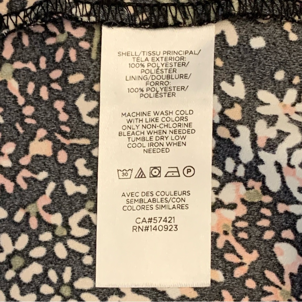 LOFT Black Floral Lined Split Flutter Sleeve V-Ne… - image 10